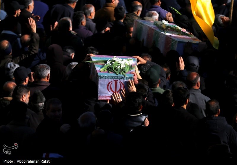 تشییع باشکوه لالههای فاطمی در شهر مقدس قم + فیلم