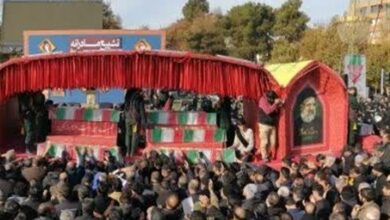 تشییع مادرانه 14 شهید گمنام در اصفهان