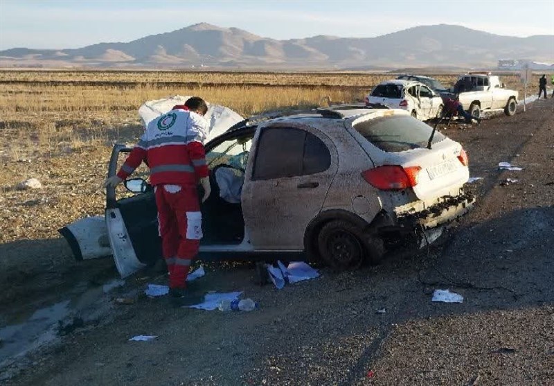 تصادف زنجیرهای در محور ازنا ـ دورود/ 9نفر مصدوم شدند