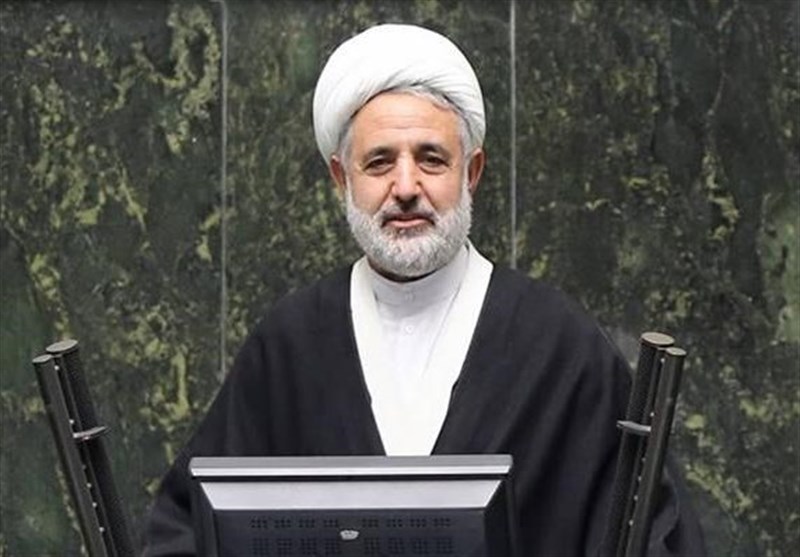 تعیین قیمت سوخت با دولت است؛ مجلس نظارت میکند