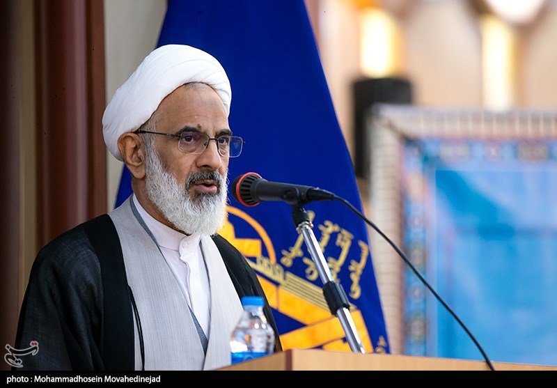 حاجیصادقی: مردم از خواص بیبصیرت عبور میکنند