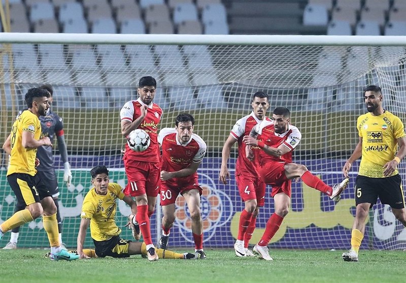 حاشیه بازی سپاهان و پرسپولیس/ اعتراض به ورود بازیکنان