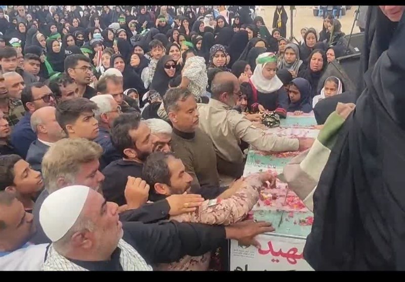 دفن شهید دفاع مقدس در یادمان جنوب استان بوشهر