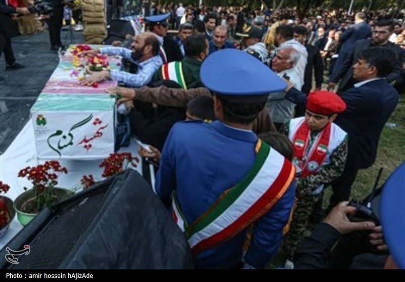 دفن شهید دفاع مقدس در یادمان جنوب استان بوشهر