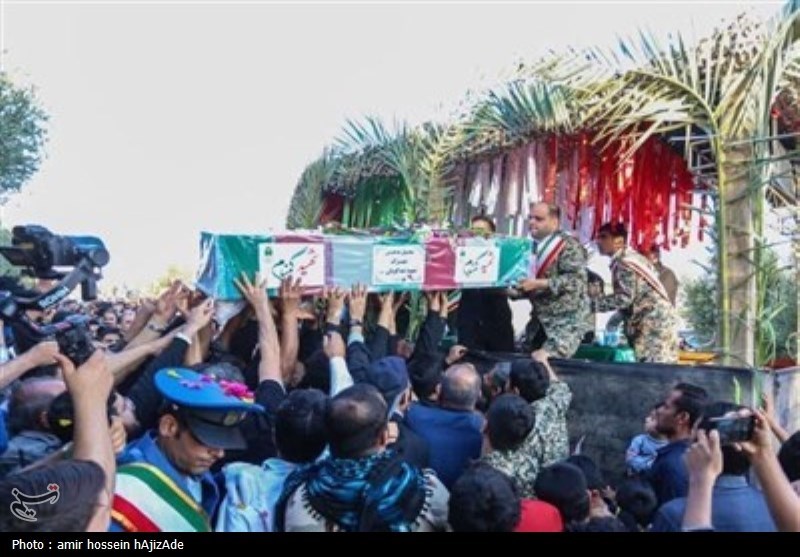 دفن شهید دفاع مقدس در یادمان جنوب استان بوشهر