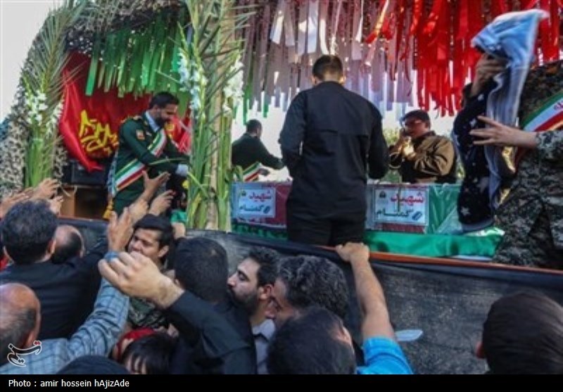 دفن شهید دفاع مقدس در یادمان جنوب استان بوشهر