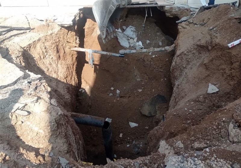 ریزش معبر و ایجاد حفره در قطعه 3 بهارستانِ اصفهان