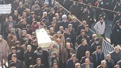 شیراز معطر به آلالههای زهرایی شد/ تشییع پیکر 12 شهید گمنام