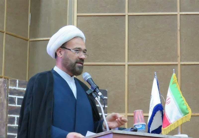 عفت انسان را در مقابل وسوسهها و لغزشها مقاوم میکند