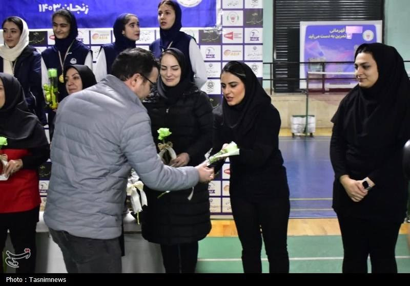 قهرمانی بانوان زنجانی در لیگ برتر بدمینتون+تصاویر