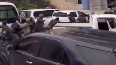 لبنان ۷۰ نظامی فراری سوری را به سوریه بازگرداند+ فیلم