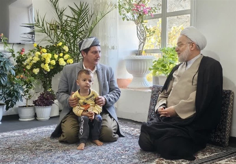 نماینده ولیفقیه در کردستان به روحانیون سروآباد رفت