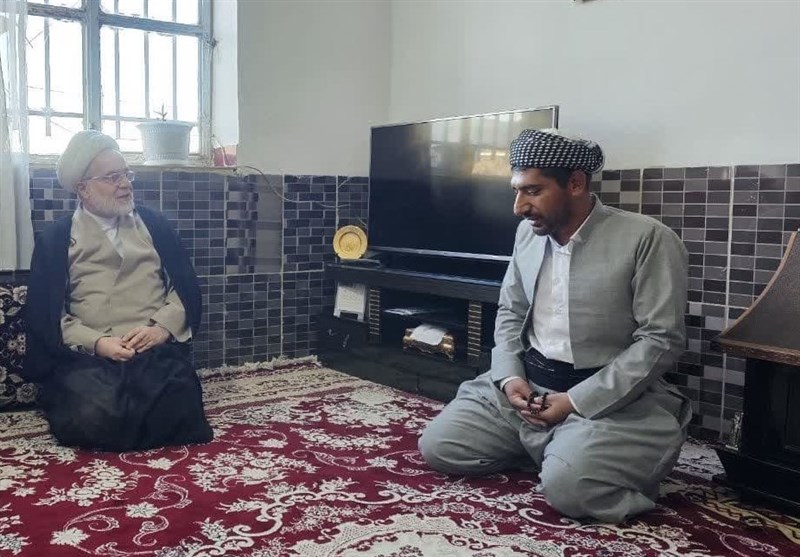 نماینده ولیفقیه در کردستان به دیدار روحانیون سروآباد رفت