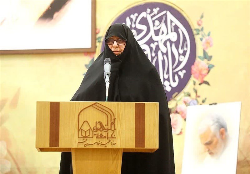 نگاه مقام معظم رهبری به زنان یک نگاه والا و جامع است