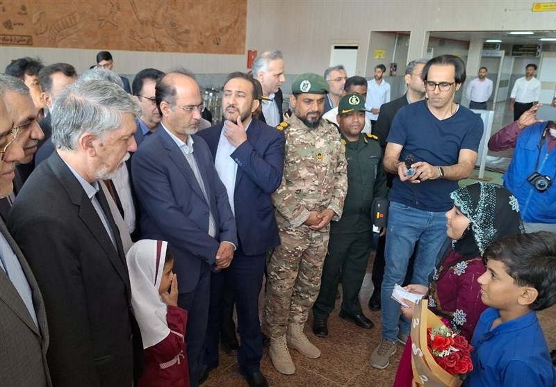وزیر ارشاد وارد جزیره بوموسی شد + تصاویر