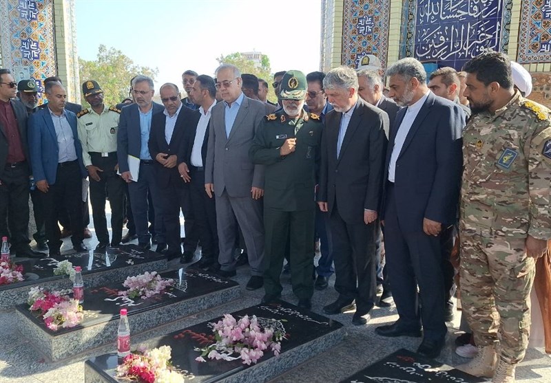 وزیر ارشاد وارد جزیره بوموسی شد + تصاویر