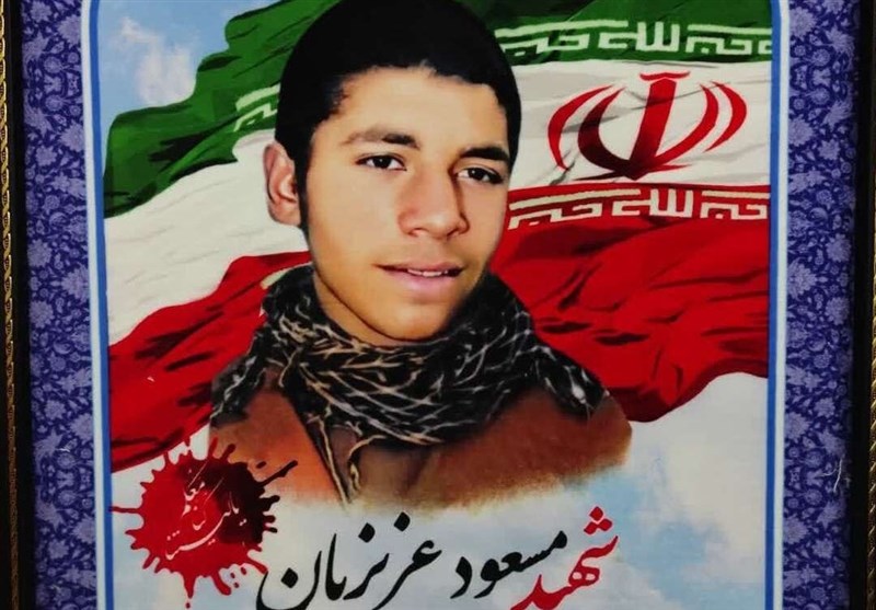 پیکر مطهر« شهید مسعود عزیزیان» در آغوش مردم دزفول+فیلم