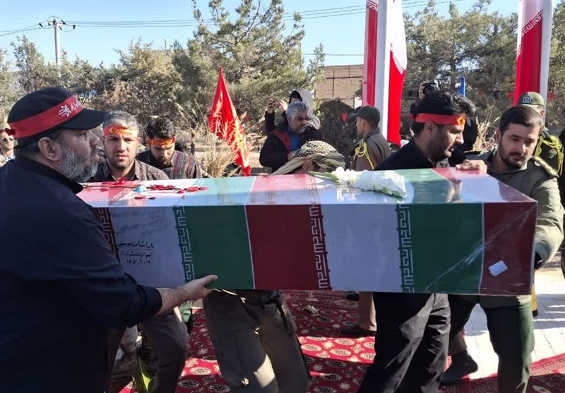 پیکر مطهر شهید گمنام در شهرک صنعتی فریمان آرام گرفت+عکس