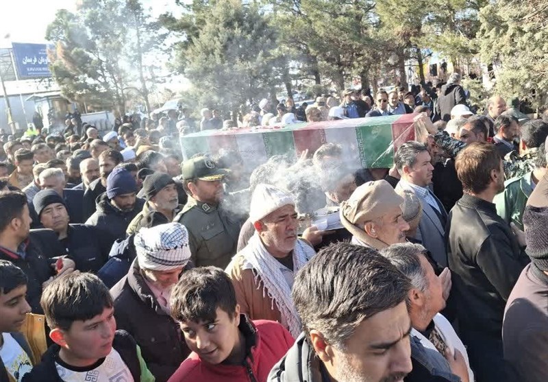 پیکر مطهر شهید گمنام در شهرک صنعتی فریمان آرام گرفت+عکس