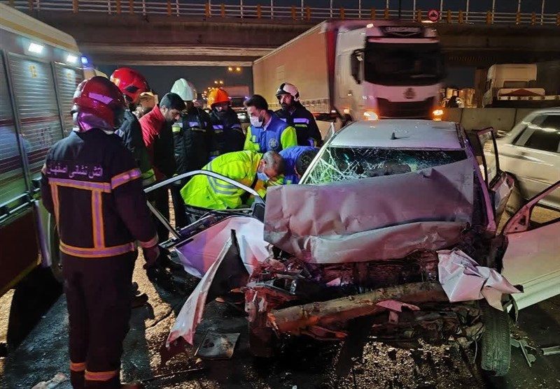 2کشته و 22 مصدوم در تصادف زنجیرهای بزرگراه معلم