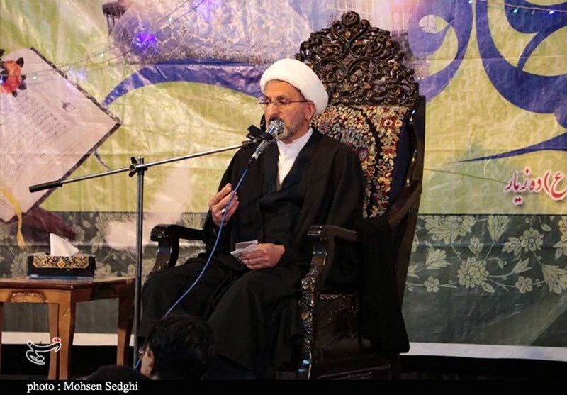 اعتکاف نورانیت را در جامعه گسترش میدهد