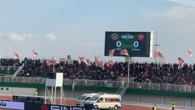 افراد نامربوط در VIP ورزشگاه اراک/ جایگاه شلوغ خبرنگاران!