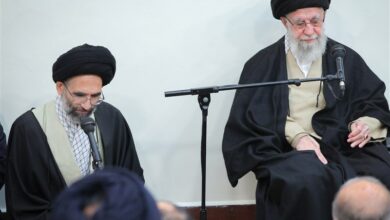 امام خامنه ای: کاشان شهری برجسته با شخصیّتهای برجسته است