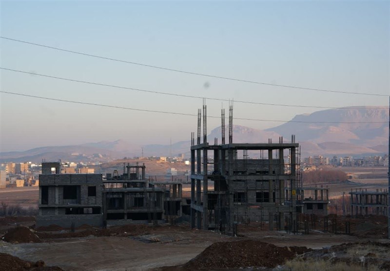 بررسی وضعیت پروژههای صنعتی و زیرساختی سنقر در سفر استاندار