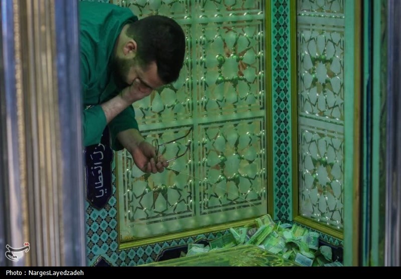 برگزاری غبارروبی حرم هلال بن علی آران و بیدگل+تصویر