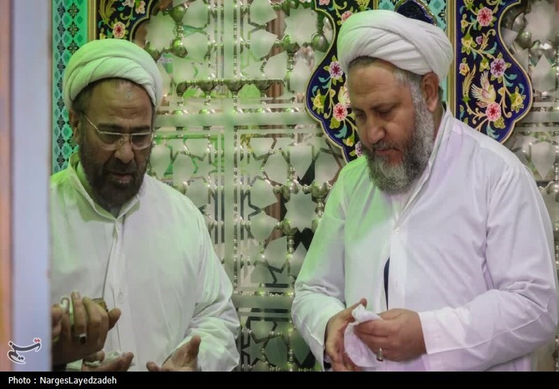 برگزاری غبارروبی حرم هلال بن علی آران و بیدگل+تصویر