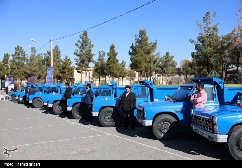 تحویل 88 خودروی حمل پسماند به دهیاریهای کرمانشاه