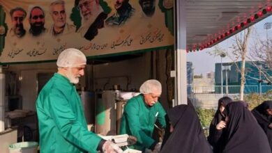 خدمترسانی مواکب حرم حضرت معصومه به عزاداران پدر+فیلم