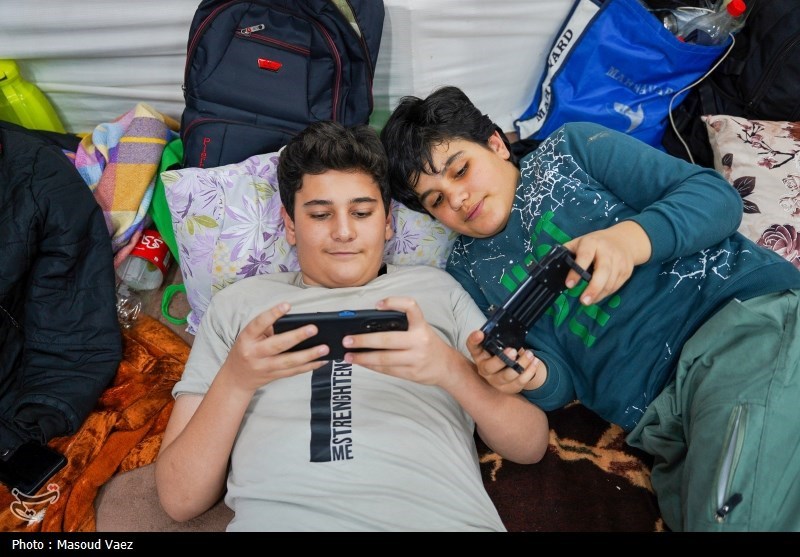 خلوت معنوی دانشآموزان تبریزی در مصلای امام (ره) + فیلم