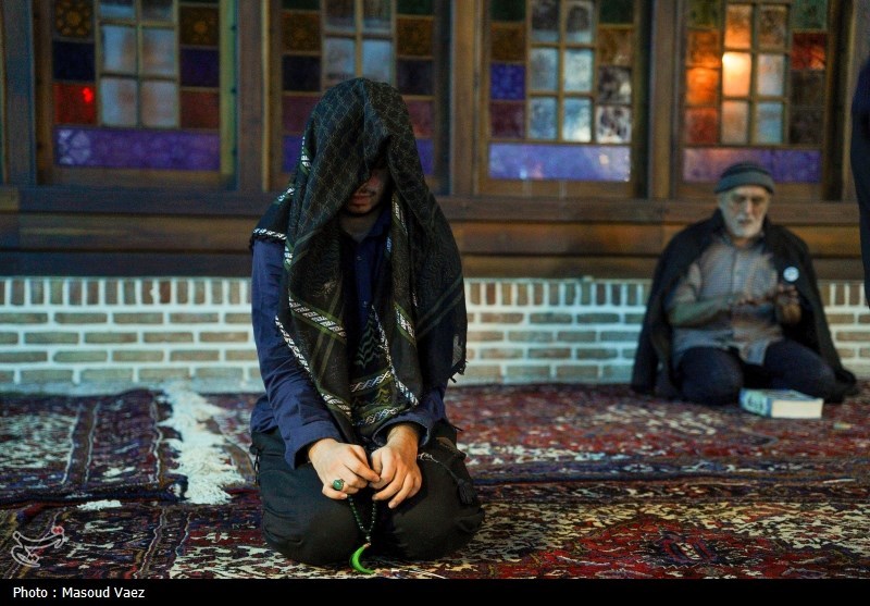 خلوت معنوی دانشآموزان تبریزی در مصلای امام (ره) + فیلم
