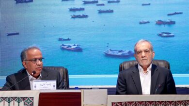 رئیس جمهور به محل خدمتش رفت/ دیدار پزشکیان با اهلی «کلوخی»