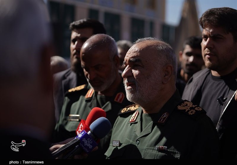 سلامی: مردم با وجود تهدیدات "حاج قاسم" را رها نکردند