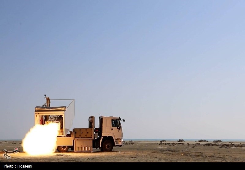 شلیک موشکهای هوشمند با پهپادهای نوین در رزمایش سپاه +تصاویر