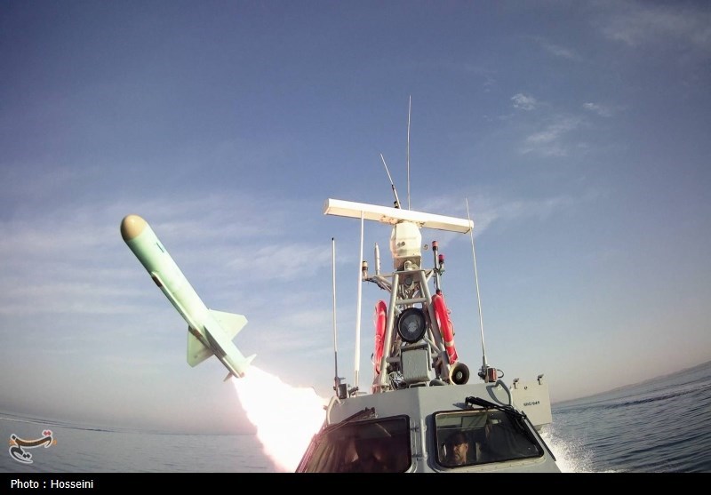 شلیک موشکهای هوشمند با پهپادهای نوین در رزمایش سپاه +تصاویر