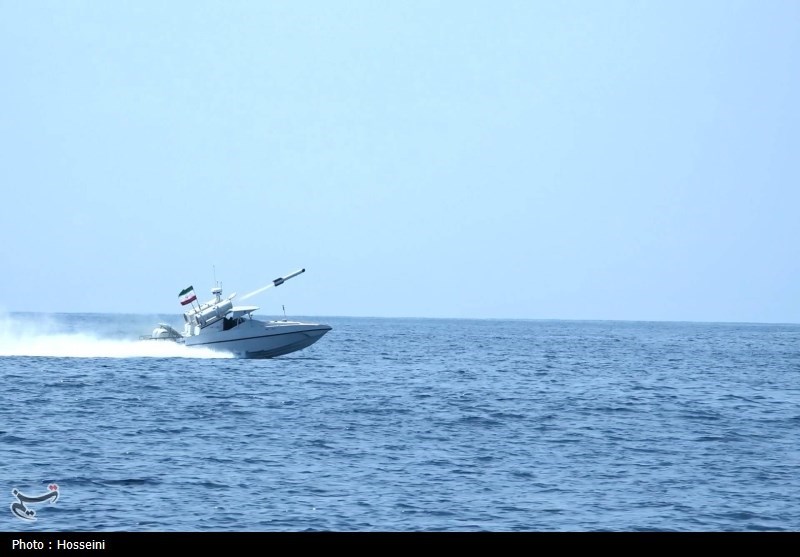 شلیک موشکهای هوشمند با پهپادهای نوین در رزمایش سپاه +تصاویر