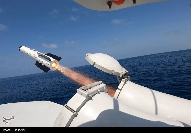شلیک موشکهای هوشمند با پهپادهای نوین در رزمایش سپاه +تصاویر