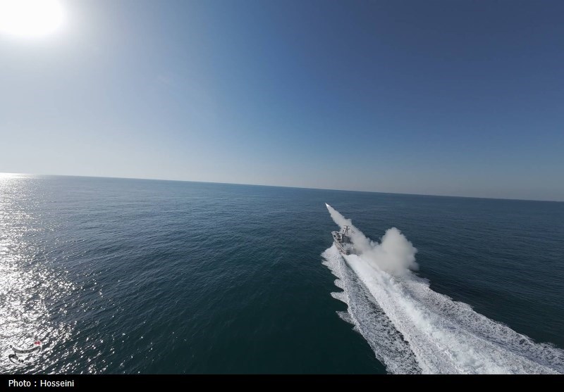 شلیک موشکهای هوشمند با پهپادهای نوین در رزمایش سپاه +تصاویر