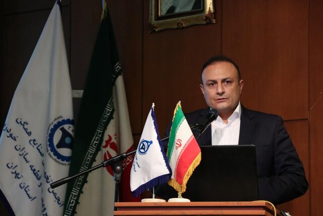 ضرورت تزریق نقدینگی به بخش مولد کشور/ با دستور نمیتوان کیفیت و تیراژ خودرو را افزایش داد