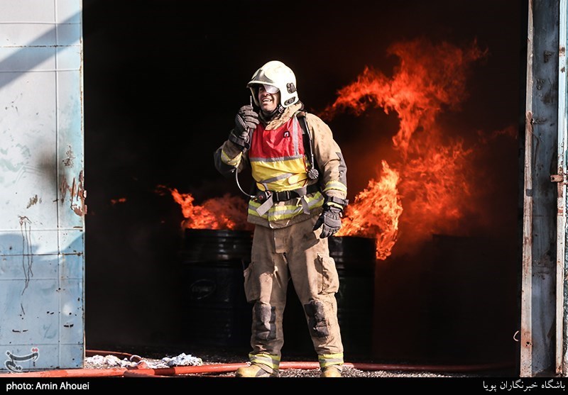 مصدومیت یک آتشنشان در آتشسوزی منزل مسکونی در کرمانشاه