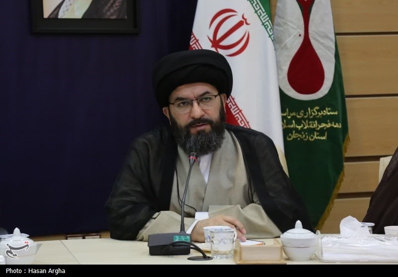 مقاومت و ایستادگی راه مقابله با برنامههای دشمنان است