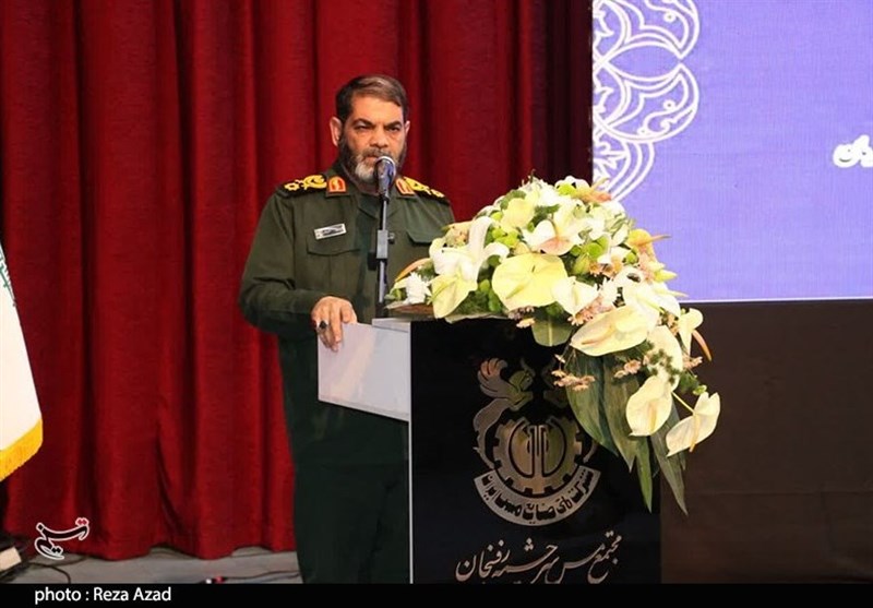 ملت ایران منافعش را به نفع گروههای سیاسی گره نمیزند