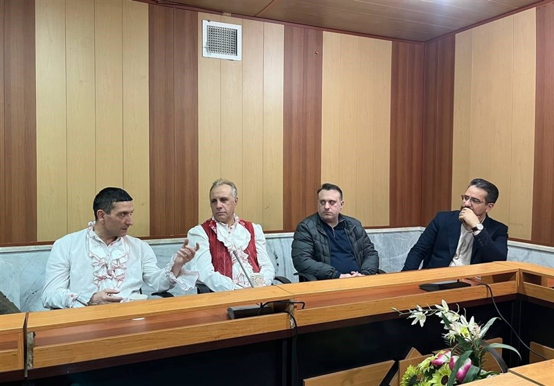 نمایش «دورهگردها» به کرمانشاه رسید