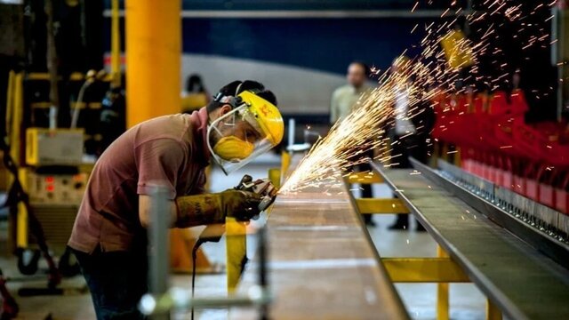 کارگران مشاغل سخت و زیانآور در معرض بیماریهای شغلی