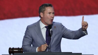 گزافهگویی مشاور ترامپ درباره ایران؛ «ماه آینده تصمیمات مهمی میگیریم»!