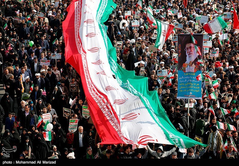 آغار حماسه 22 بهمن در قم؛ حضور پرشور مردم در مسیر مقاومت