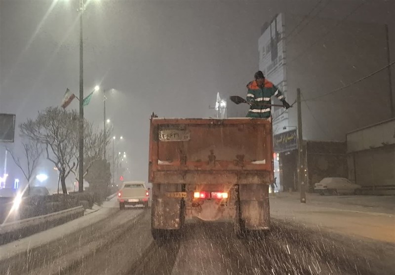 آمادهباش شهرداری اراک همزمان با بارش برف + عکس